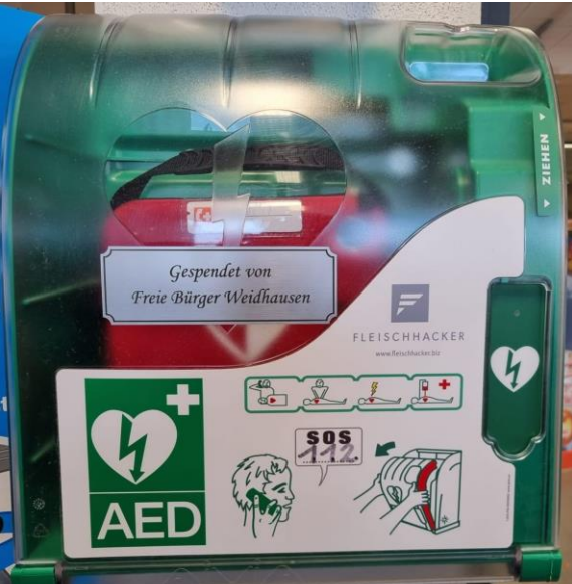 Defibrillator – Spende offiziell übergeben